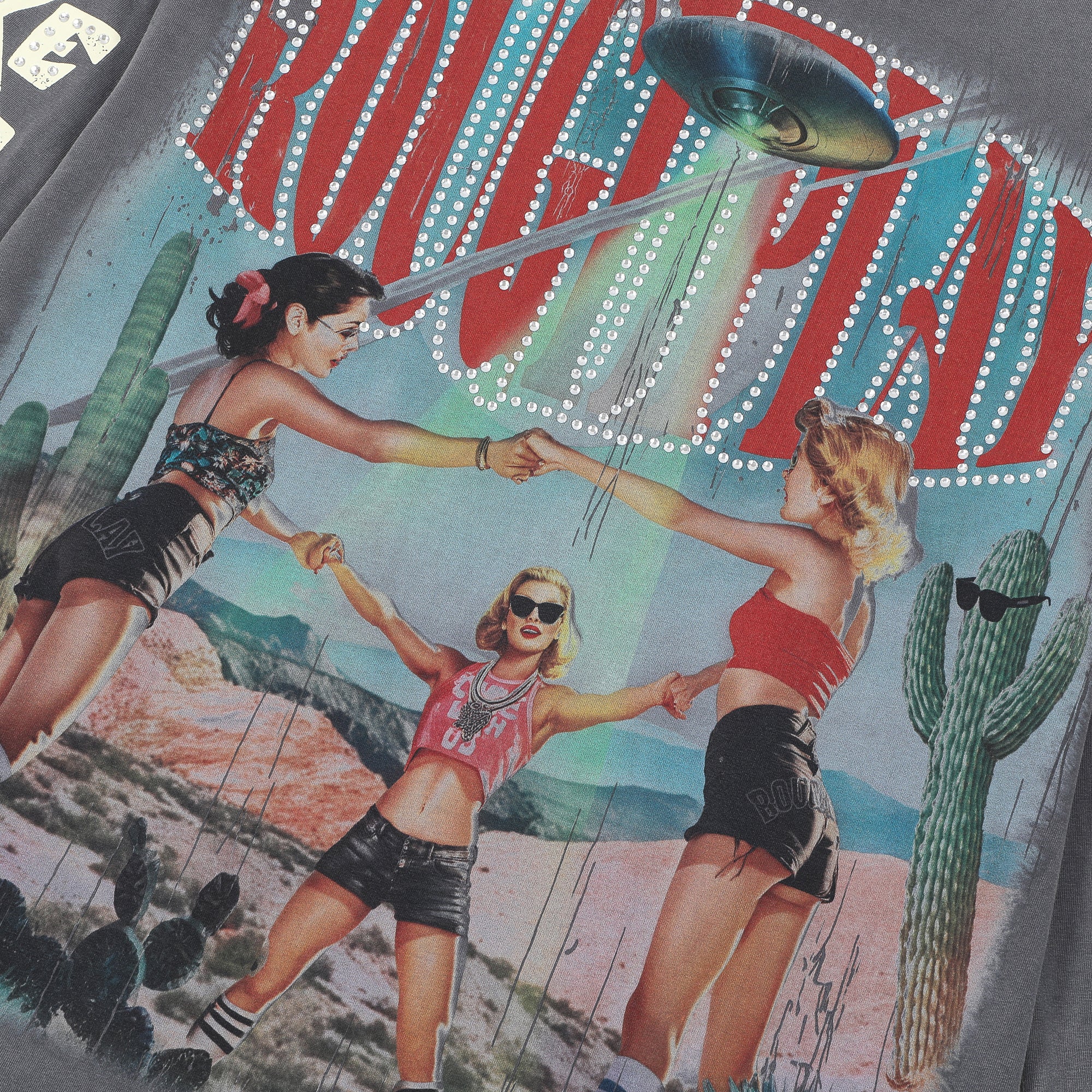 ROUGHPLAY Grey Desert UFO Pin-up Girls Vintage Long Sleeve Tee